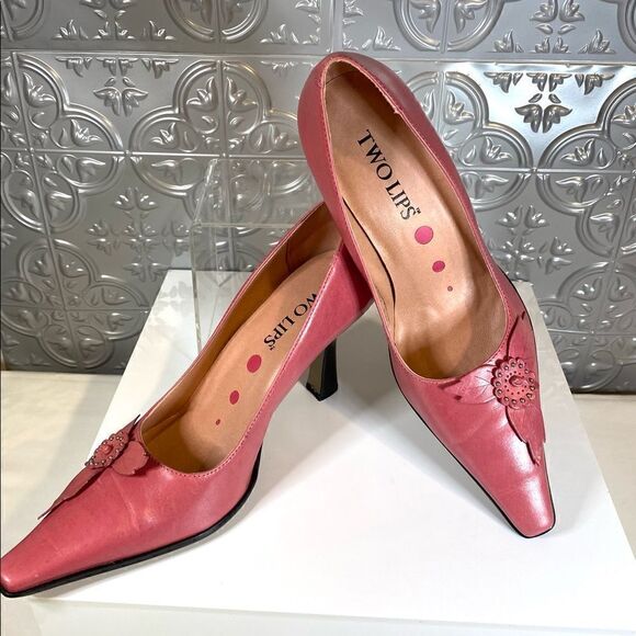 NWOB Two Lips Heels   - Picture 3 of 5